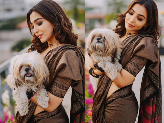 Gorgeous Parvati Nair With Her Pet Dog